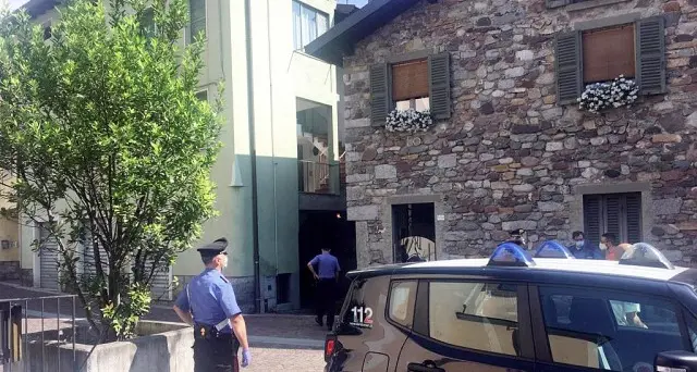 Agli arresti per maltrattamenti viene ucciso con una roncola da un amico dopo un litigio