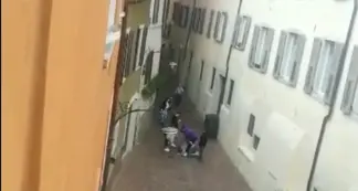 Dopo la rissa in centro storico con due ragazzi finiti all'ospedale polizia sulle tracce degli autori