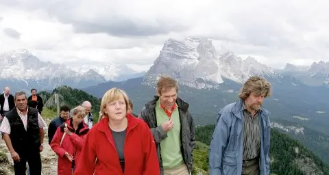 Niente vacanze in Alto Adige né a Ischia: Angela Merkel le passerà in Germania