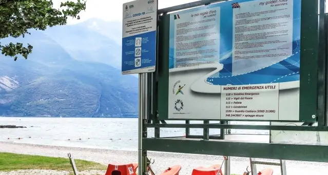Si masturbava in spiaggia Ripreso col telefonino e denunciato alla polizia