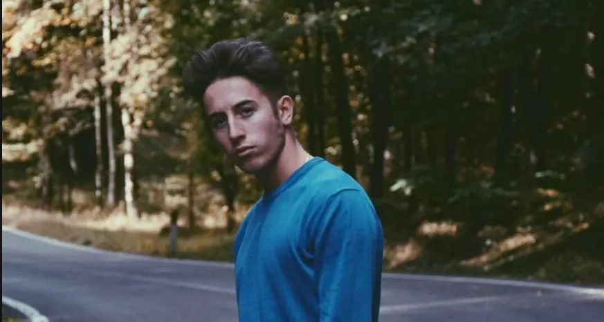 «Ciao Tommaso, eri un ragazzo generoso e solare» Il dolore per la morte del giovane pinetano vittima dello schianto al lago delle Piazze