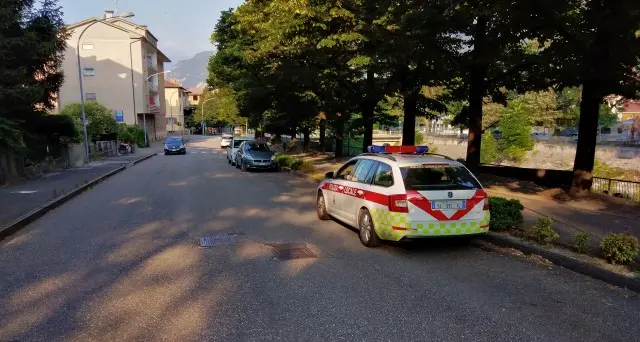 Riconosce la sua bici rubata guidata da un senegalese: l'immigrato denunciato, era pure irregolare