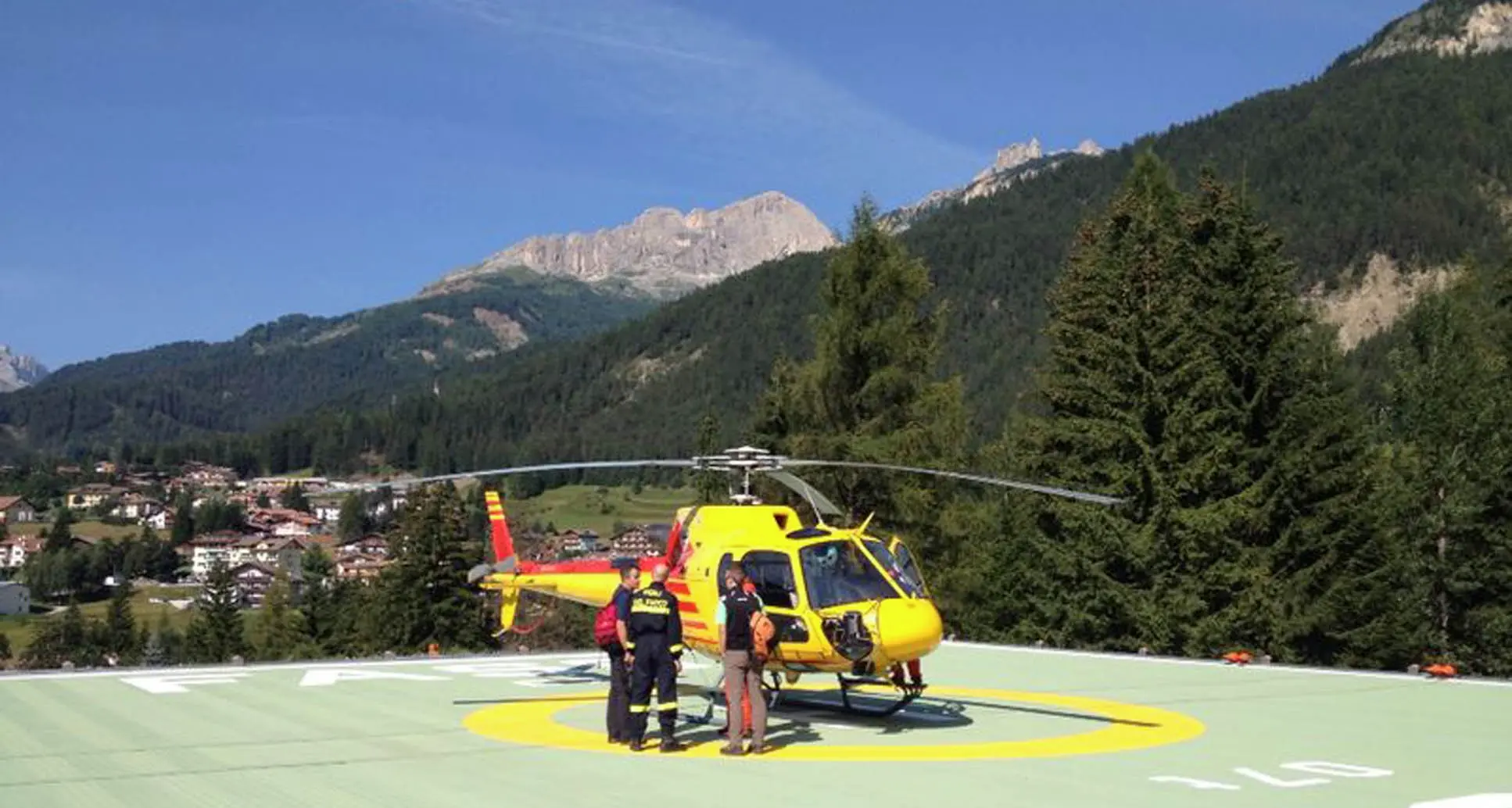 Mano schiacciata dallo spaccalegna: dodicenne ferito a Pozza