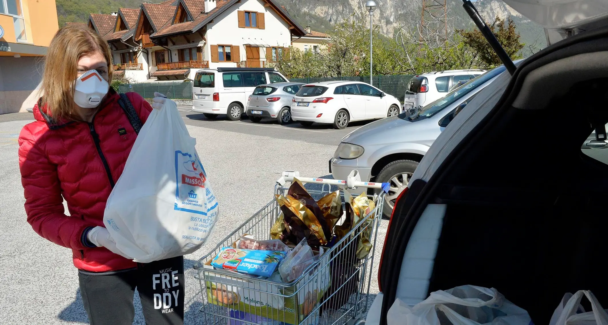Supermercati chiusi nei festivi almeno fino al 14 giugno