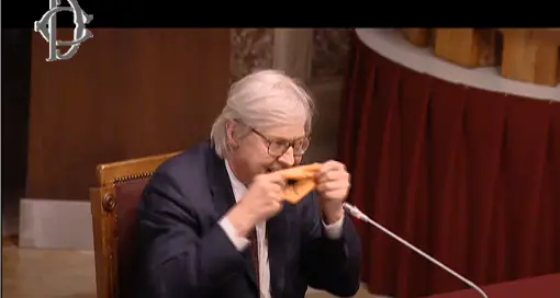 Ghezzi attacca Sgarbi: «Imbarazza la città di Rovereto» e lui replica: «Lo querelo»