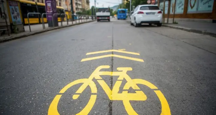 Lasciateci andare a scuola in bicicletta