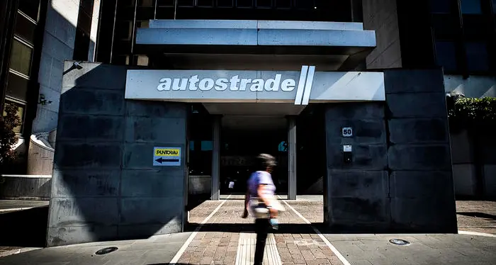 Autostrade, intesa all'alba Passo indietro dei Benetton entra Cassa depositi e prestiti