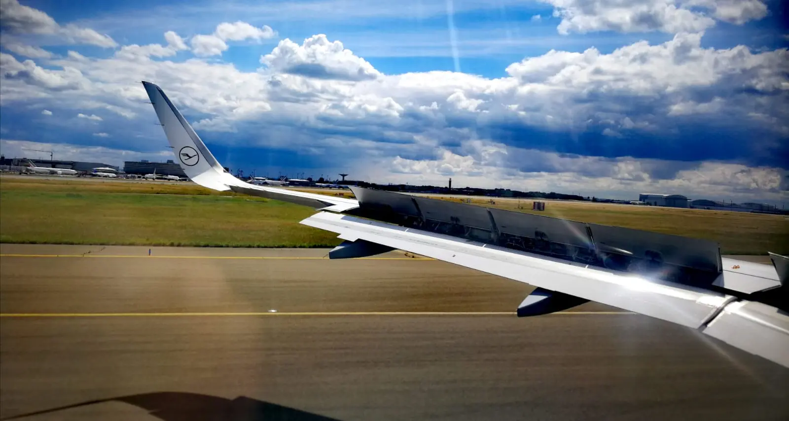 Covid in Germania, il ministro degli interni vuole sospendere anche il traffico aereo
