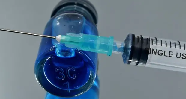 Allarme covid, altri 16 casi, 12 con sintomi Appello della Provincia ai giovani al rientro «Rischio contagio, state lontani dagli anziani»