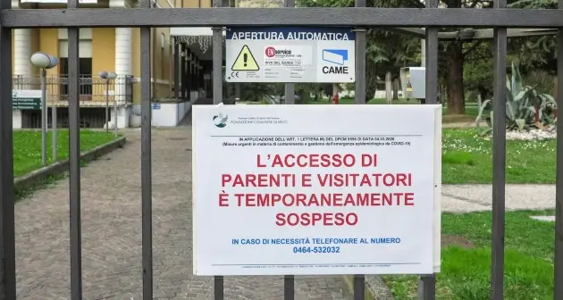Dal 15 giugno riaprono le RSA visite dei parenti, ma solo senza contatto e sotto sorveglianza