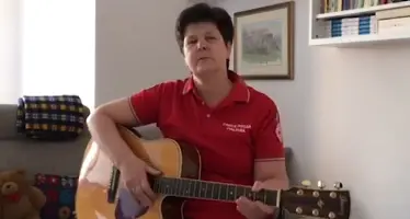 Lavis: auguri ai volontari della Croce Rossa sulle ambulanze - VIDEO