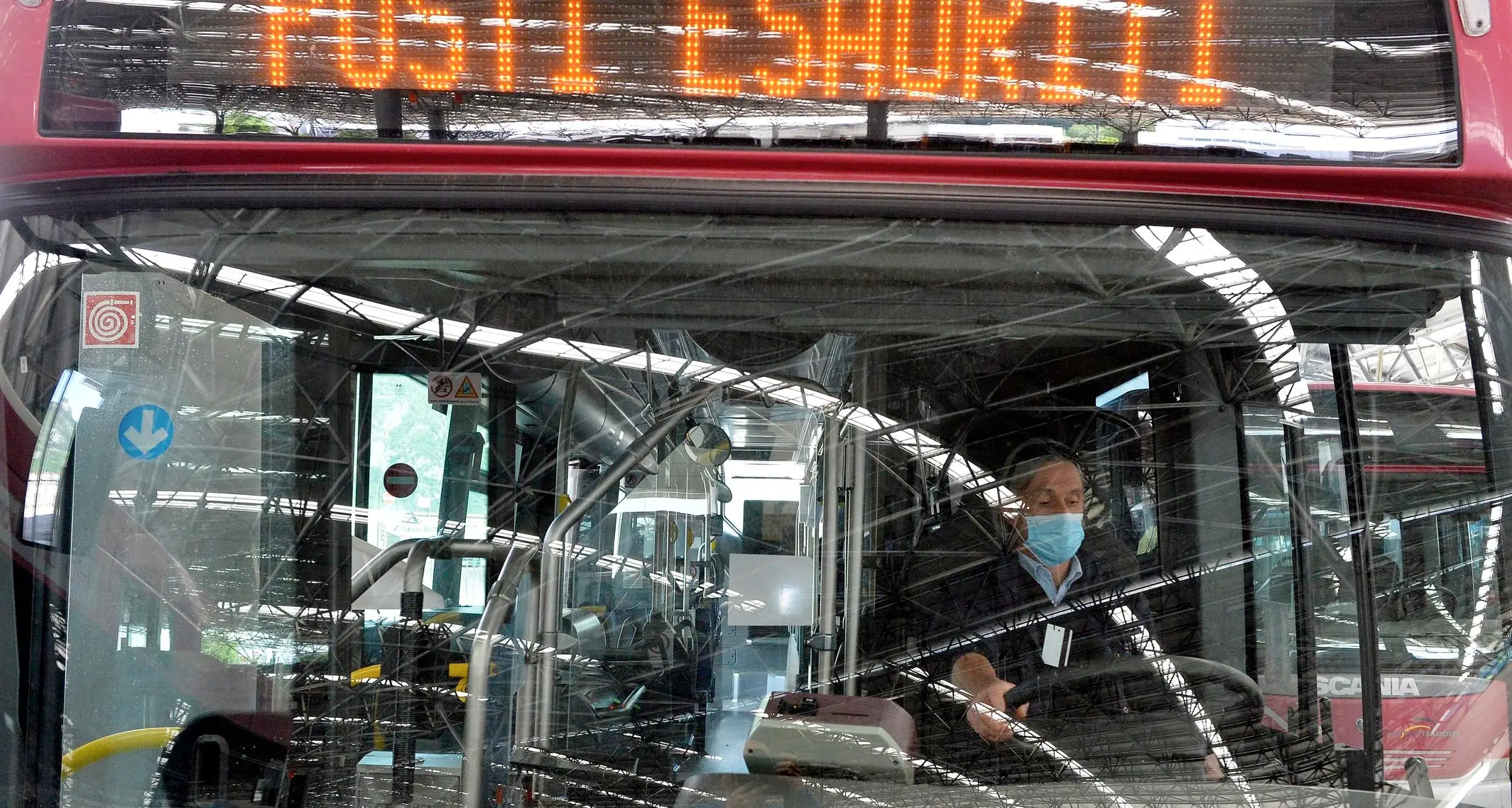 Bus e treni si riparte tenendo le distanze: extraurbano a 2 euro