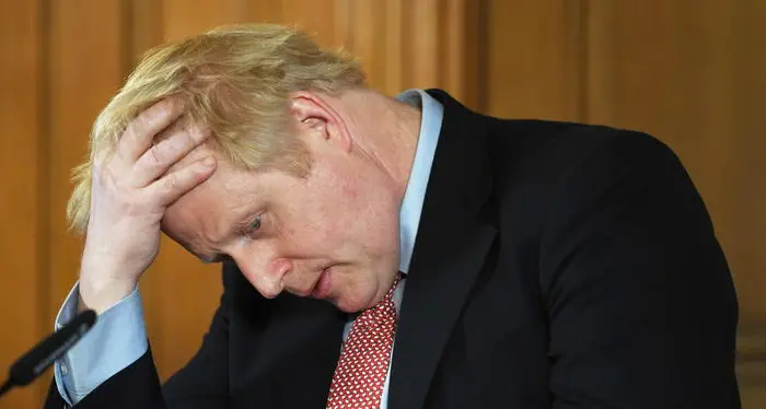 Covid, il premier Boris Johnson ricoverato in ospedale