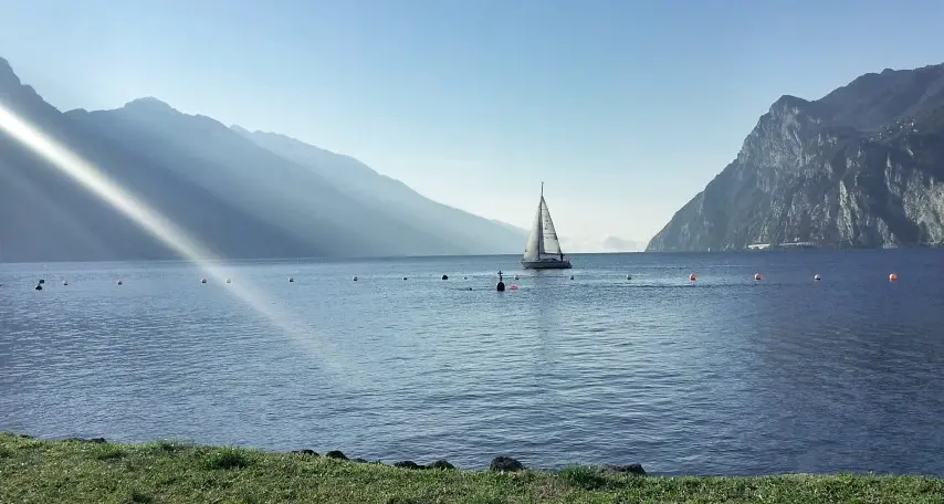 Lo studio sulle correnti del Garda basato sull'esperienza della gente: velisti, sub e pescatori con UniTN