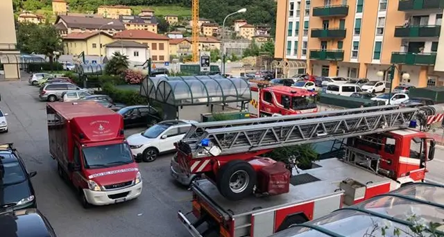 Incendio al Tridente con un forte odore di plastica bruciata Intervengono i vigili del fuoco