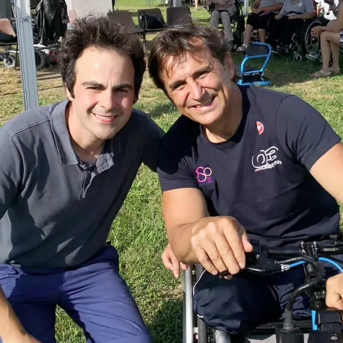 La sfida di Michele Grieco, che completa la gara di Zanardi: «Sul traguardo pensando a lui»