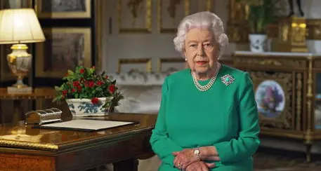 Coronavirus, storico discorso della regina Elisabetta: «Siamo in un tempo difficile»