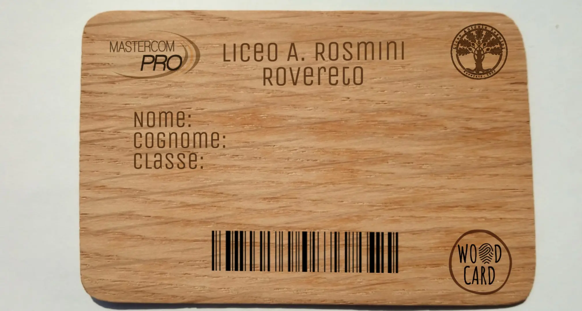 Ecco il badge fatto di legno dai ragazzi del liceo Rosmini ecologico, e frutto di Vaia