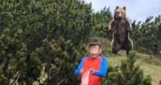 Il sangue freddo del ragazzino che incontra l'orso a pochi metri e si allontana: «Nessuna paura»