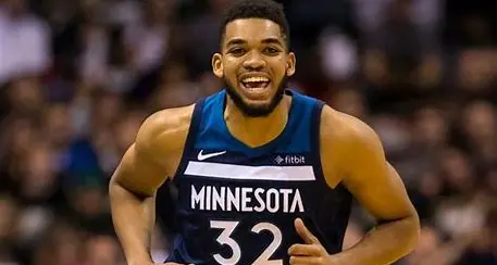 Nba, dramma per K-A Towns «Mamma in coma per il virus»