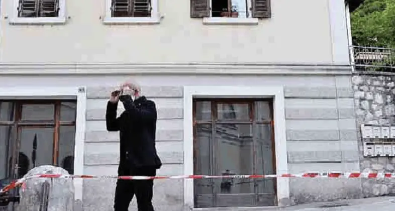 Tentato omicidio, in cella l'uomo che ieri ha picchiato e cosparso di benzina la compagna