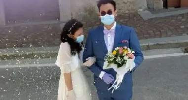 La lenta ripartenza dei matrimoni: vietato lanciare il bouquet