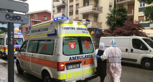 Accoltella moglie e cognata fermato un trentenne a Rovereto «ho sentito delle voci»