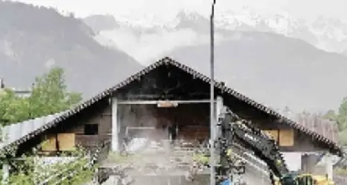 Predazzo, demolito il «mostro» via la ex stazione di partenza della seggiovia Latemar