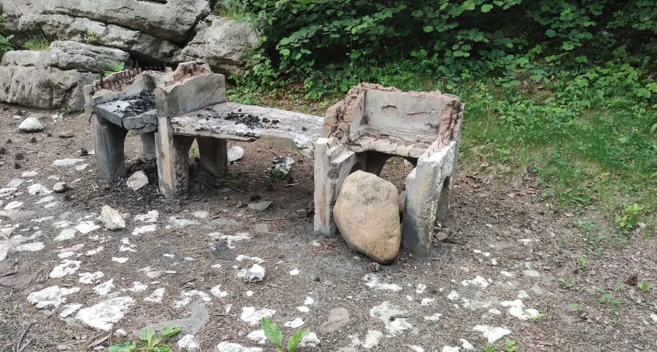 Troppi danni e vandalismi eliminati i focolari della piana del Campel