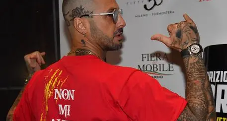Virus, Fabrizio Corona chiama a casa il personal trainer: diffidato