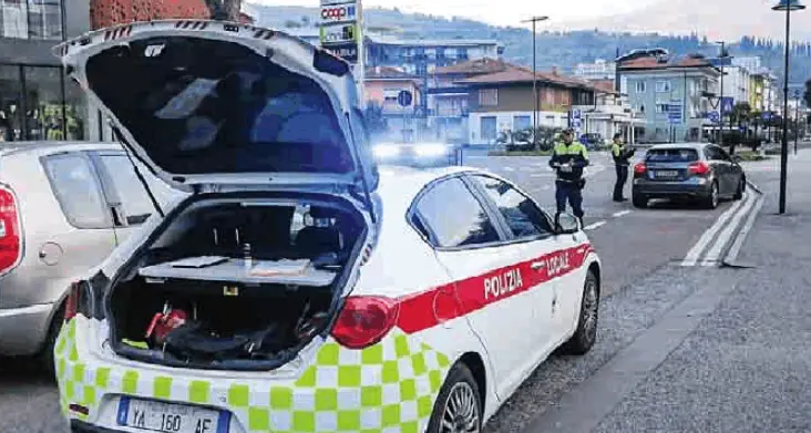 È in quarantena ma va a spasso Denunciata operatrice di una Rsa