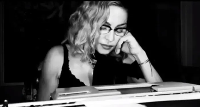 Madonna annuncia: \"Sono immune, respirerò nell'aria del Covid-19\"