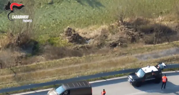 Ruba un furgone me resta in panne e viene arrestato