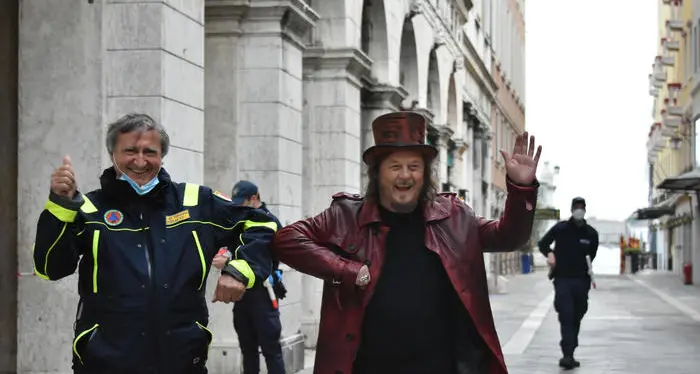 Zucchero gira un video promozionale di Venezia nella città semi-deserta