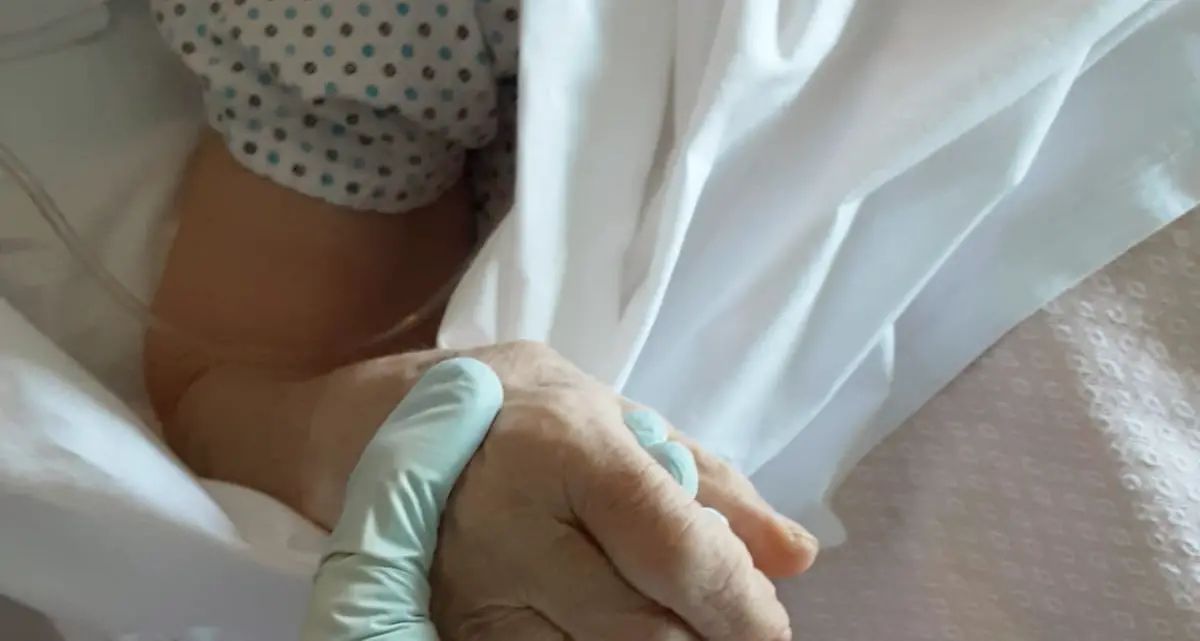 Rsa, 500 in lista d'attesa No alle visite dei parenti Ruscitti: \"Test inaffidabili\"