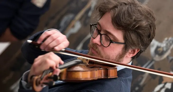 Il violinista Francesco Iorio: «L'arte non è da telefonino: non vedo l'ora di tornare ai concerti»
