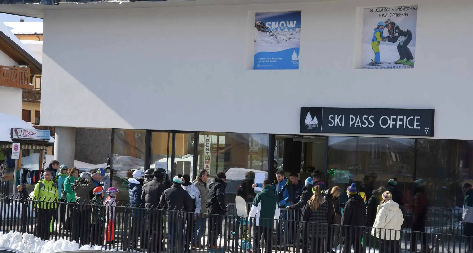 Virus, la Cgil del Trentino attacca Fugatti e gli impiantisti: \"Fino all'8 marzo piste da sci piene e ora a pagare sono gli abitanti di Val di Sole, Giudicarie, Fiemme e Fassa\"