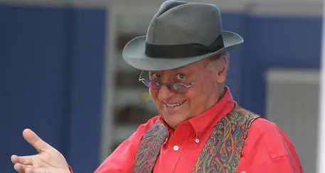 «Renzo Arbore Channel TV» straordinario successo per il canale - gratis - online