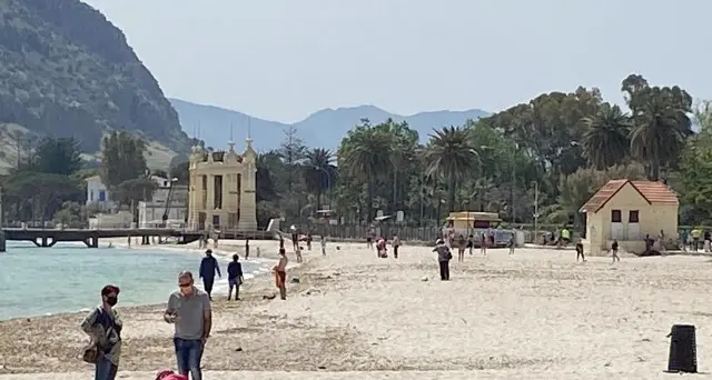 Mare o lago: questa estate in spiaggia si farà così