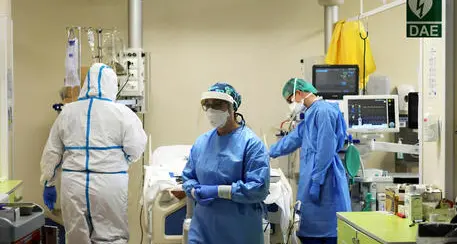 Bassetti: «Ora i casi di covid in ospedale sono più gestibili»