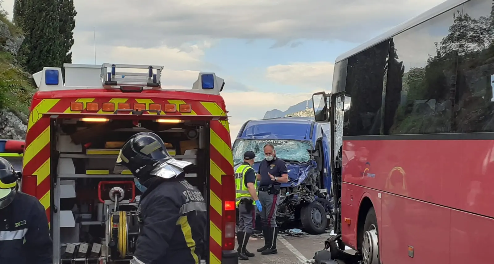 Morto nel frontale alla Maza ipotesi di una distrazione fatale ma quella strada è un pericolo