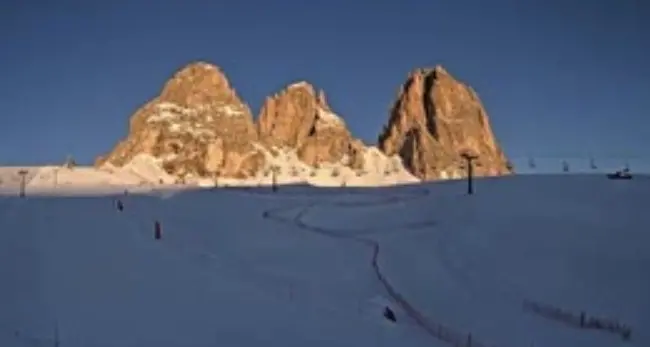 Dalla gioia dello sci al lockdown Il timelapse sul Sassolungo è uno spettacolo - Video