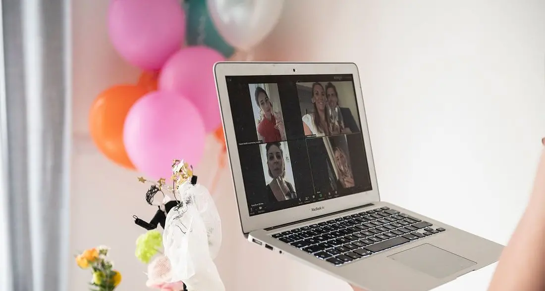 Nozze ai tempi del Covid: ora si fa tutto in casa e con la \"diretta\" internet