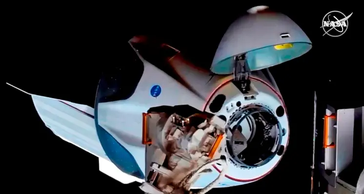 La Crew Dragon si aggancia alla Stazione spaziale - Video