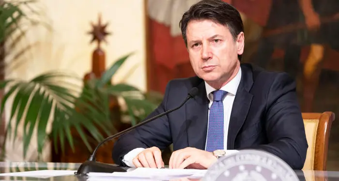 Il premier Conte firma la proroga «stretta» antivirus fino al 13 aprile «Non possiamo allentare proprio ora»