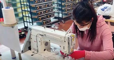 Le fabbriche saranno le prime a riaprire «Ma lavoreremo con le mascherine fino al 2021»