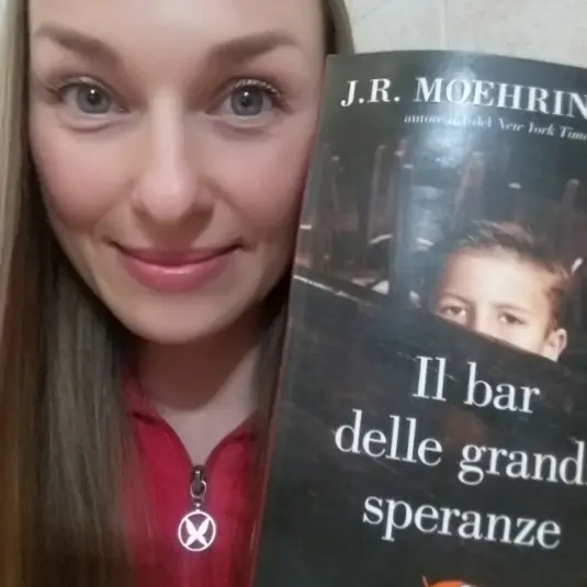 Ritornare in un bar, con i libri: oggi apre quello \"delle grandi speranze\"