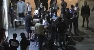 La «movida» ad Arco: troppi giovani nel locale, scatta la multa da 1200 euro