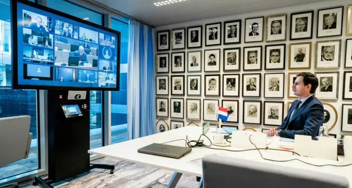 Niente intesa all'Eurogruppo Francia e Germania più vicine Resta il veto dell'Olanda
