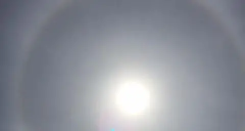 Il «doppio Sole» con alone fotografato da Volano ecco lo strano fenomeno